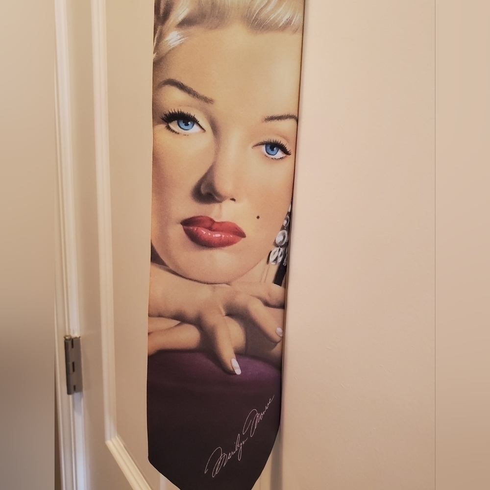 Ralph Marlin . Marilyn Monroe Vintage. 1996 collection. Neck tie - Picture 1 of 7